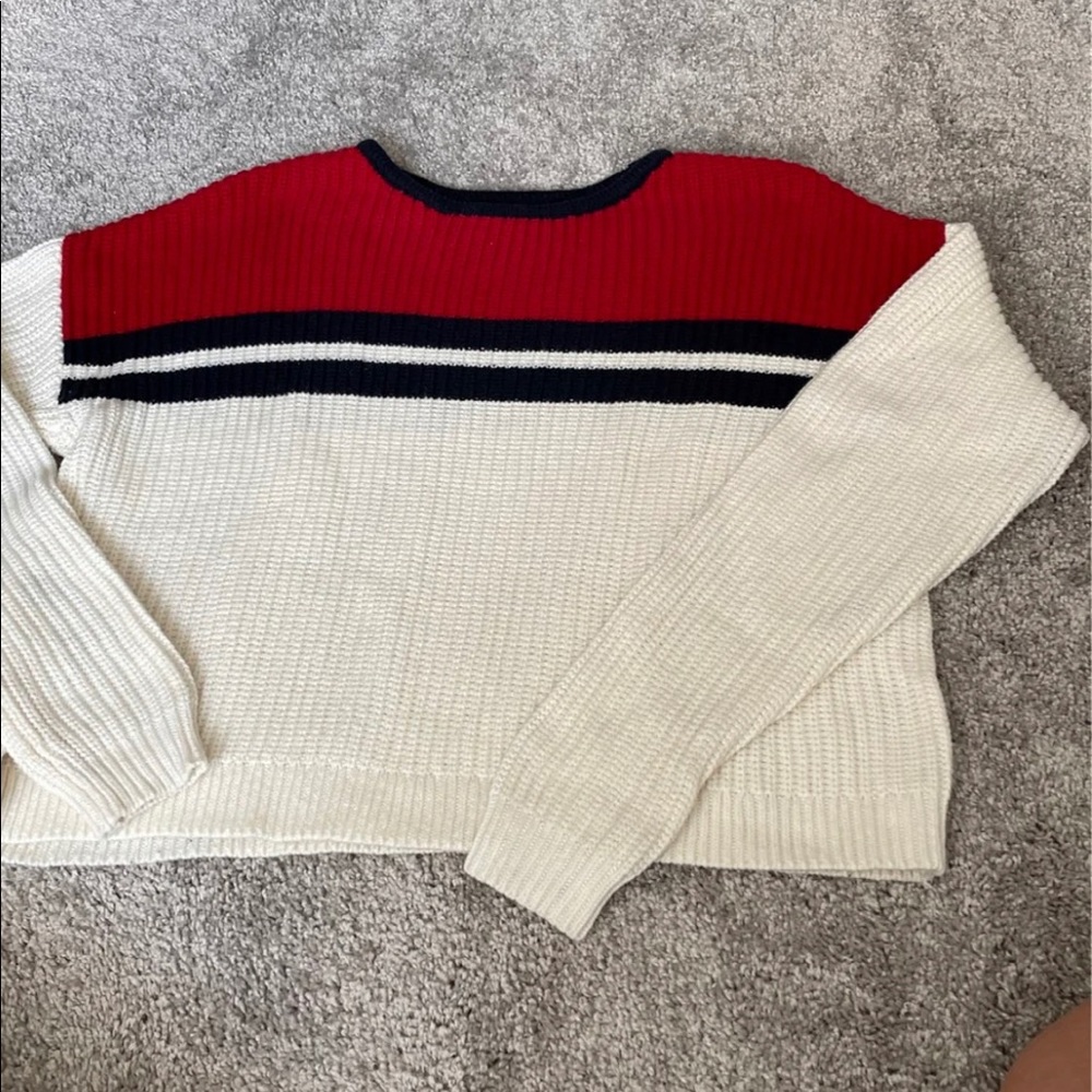 Kendall & Kylie sweater size M